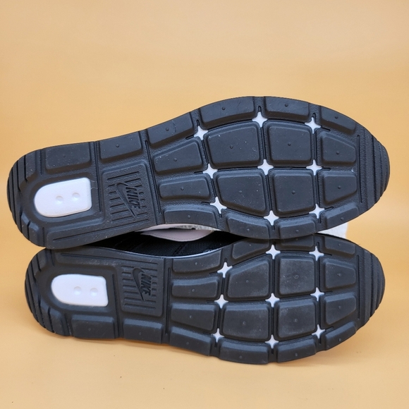 New Nike Venture Runner Men's Running Shoes Size 10 - Picture 7 of 8